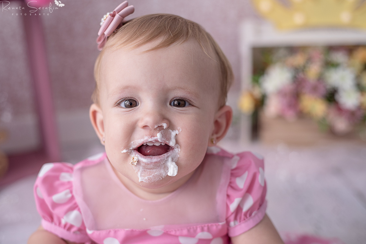 bauru, ensaio de aniversario, festas em jau, festas jau, fotografia infantil, fotografo em jau, fotografo infantil, fotos com bolo, fotos de festa, menina comendo bolo, minnie rosa, minnie rosa princesa, princesa, salão de festa zoe, smash the cake