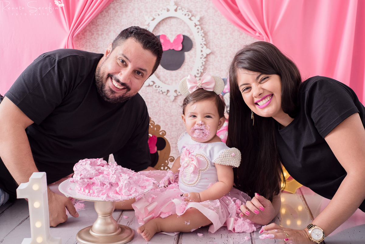 book infantil, cake smash minnie, cenario para fotos, festa da minnie, festa de menina, festa realeza, fotografo em jau, inpirações, mae de menina, meleca no bolo, minnie rosa, realeza, renata serafim, salao de festas em jau, sessão infantil, smash cake
