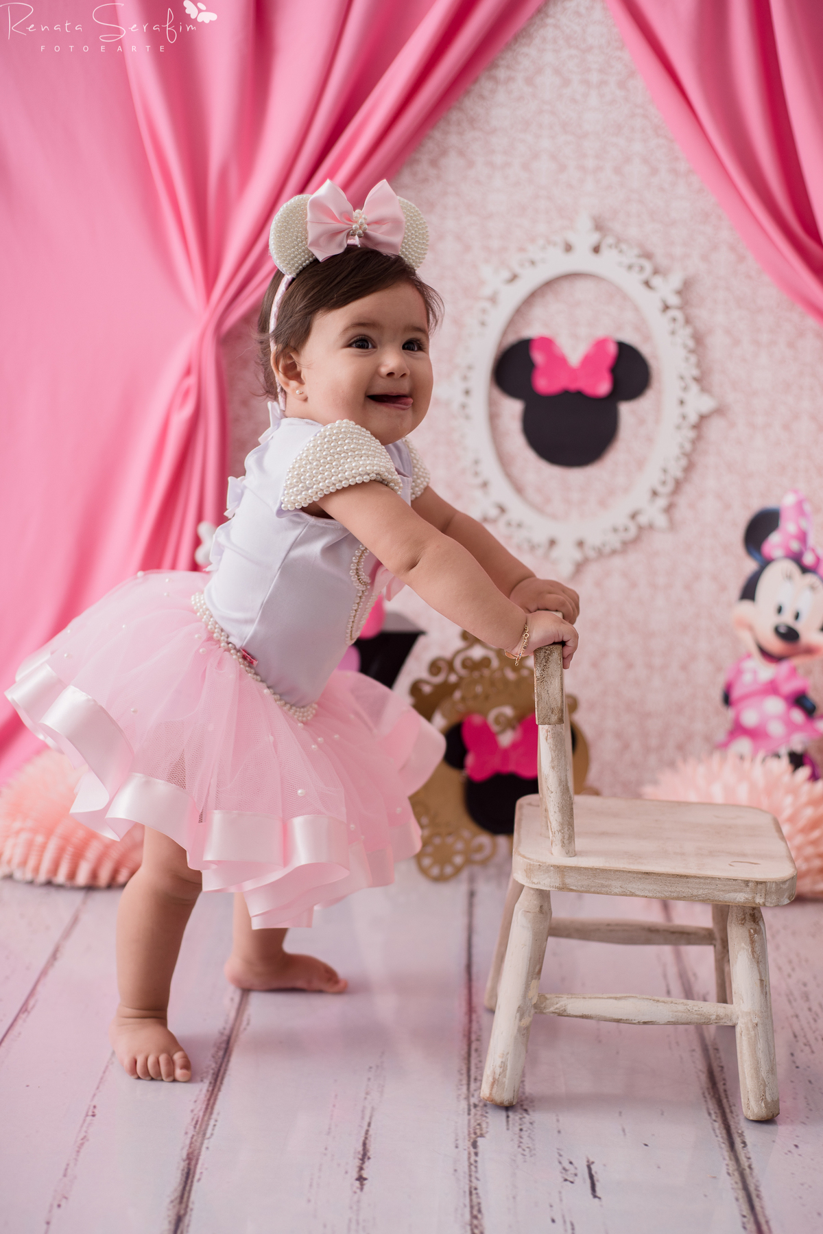 book infantil, cake smash minnie, cenario para fotos, festa da minnie, festa de menina, festa realeza, fotografo em jau, inpirações, mae de menina, meleca no bolo, minnie rosa, realeza, renata serafim, salao de festas em jau, sessão infantil, smash cake