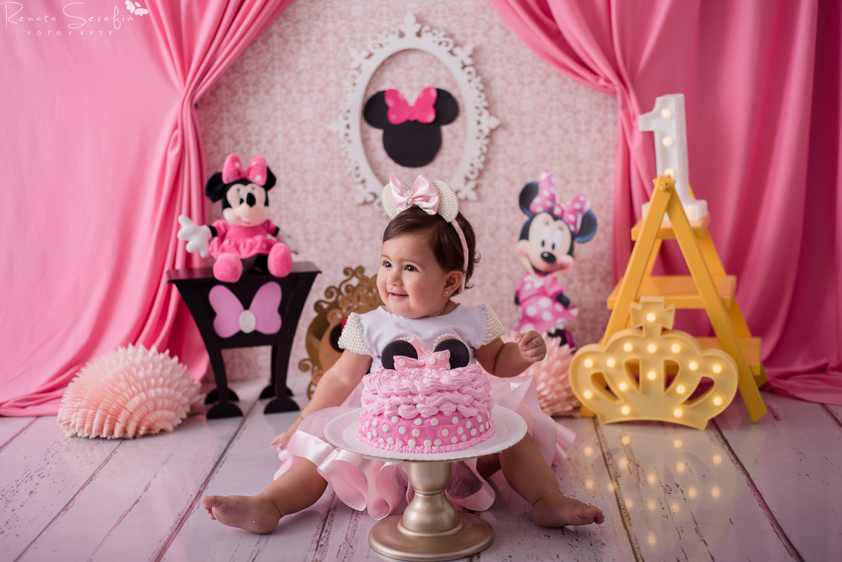 book infantil, cake smash minnie, cenario para fotos, festa da minnie, festa de menina, festa realeza, fotografo em jau, inpirações, mae de menina, meleca no bolo, minnie rosa, realeza, renata serafim, salao de festas em jau, sessão infantil, smash cake