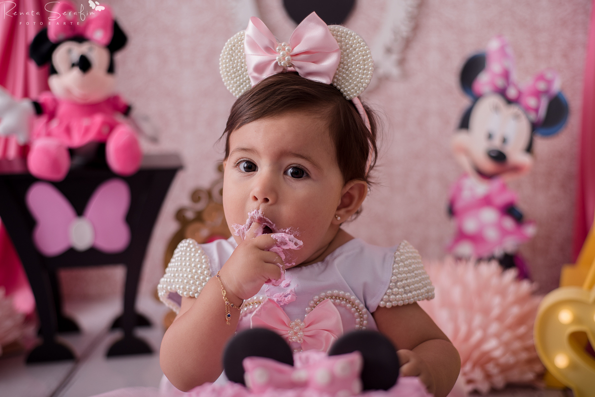 book infantil, cake smash minnie, cenario para fotos, festa da minnie, festa de menina, festa realeza, fotografo em jau, inpirações, mae de menina, meleca no bolo, minnie rosa, realeza, renata serafim, salao de festas em jau, sessão infantil, smash cake
