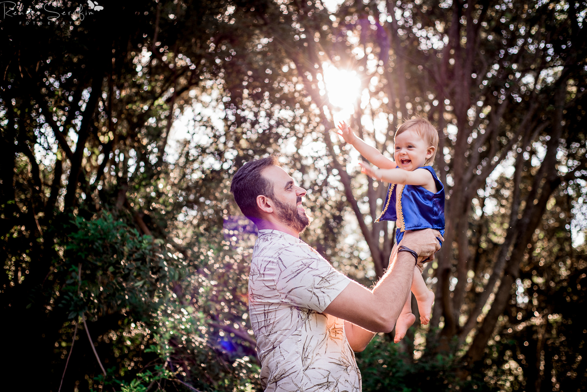 book infantil, cake smash rei,  cenario para fotos, festa principe, festa de menio, festa realeza, fotografo em jau, inpirações, mae de menino, meleca no bolo, rei arthur, realeza, renata serafim, salao de festas em jau, sessão infantil, smash cake