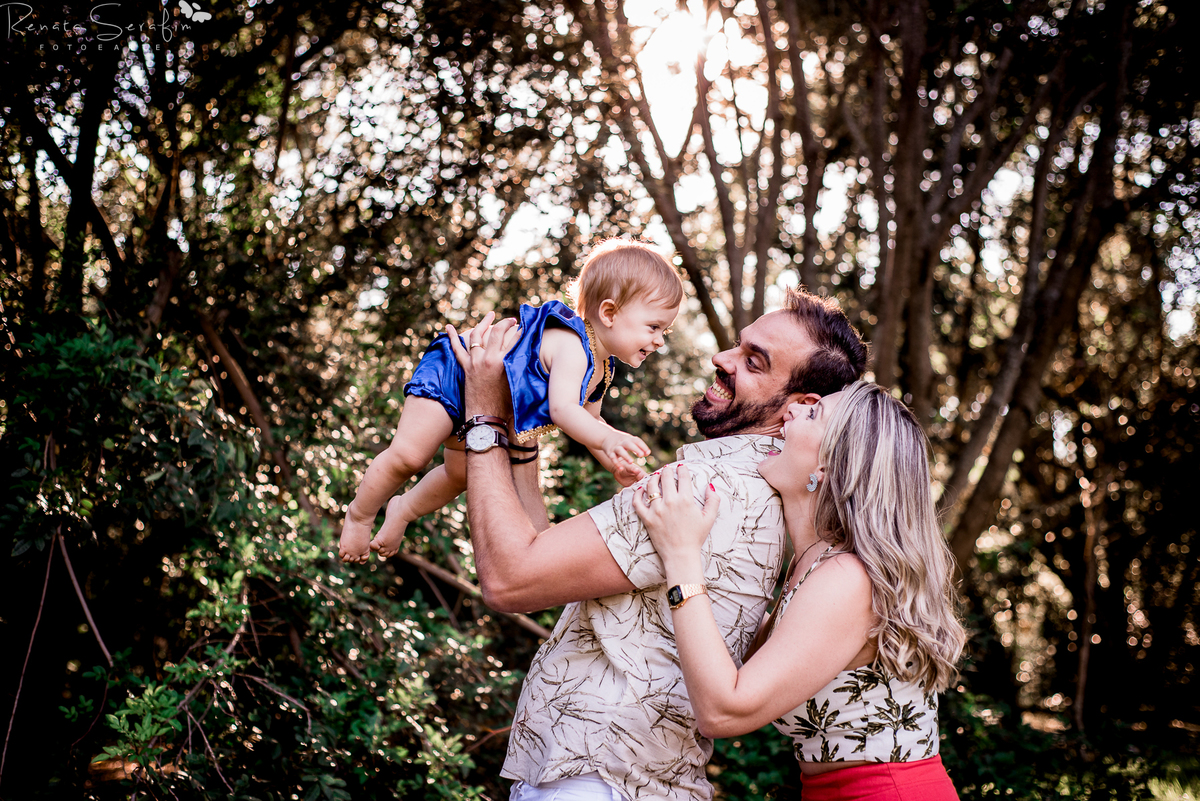 book infantil, cake smash rei,  cenario para fotos, festa principe, festa de menio, festa realeza, fotografo em jau, inpirações, mae de menino, meleca no bolo, rei arthur, realeza, renata serafim, salao de festas em jau, sessão infantil, smash cake