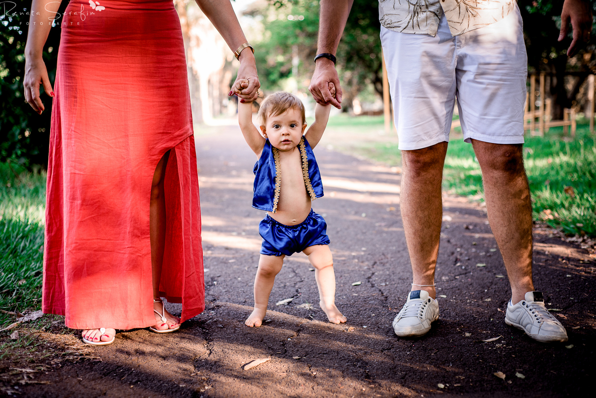 book infantil, cake smash rei,  cenario para fotos, festa principe, festa de menio, festa realeza, fotografo em jau, inpirações, mae de menino, meleca no bolo, rei arthur, realeza, renata serafim, salao de festas em jau, sessão infantil, smash cake