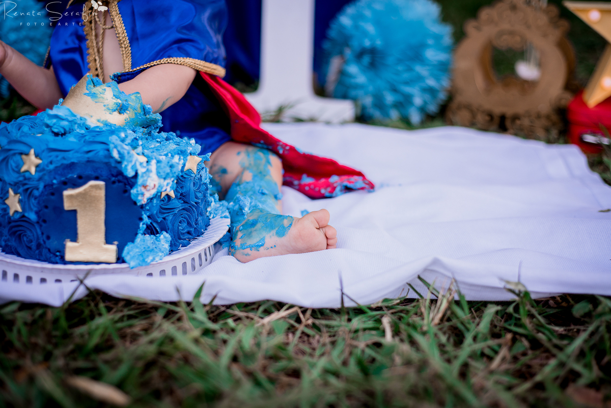 book infantil, cake smash rei,  cenario para fotos, festa principe, festa de menio, festa realeza, fotografo em jau, inpirações, mae de menino, meleca no bolo, rei arthur, realeza, renata serafim, salao de festas em jau, sessão infantil, smash cake