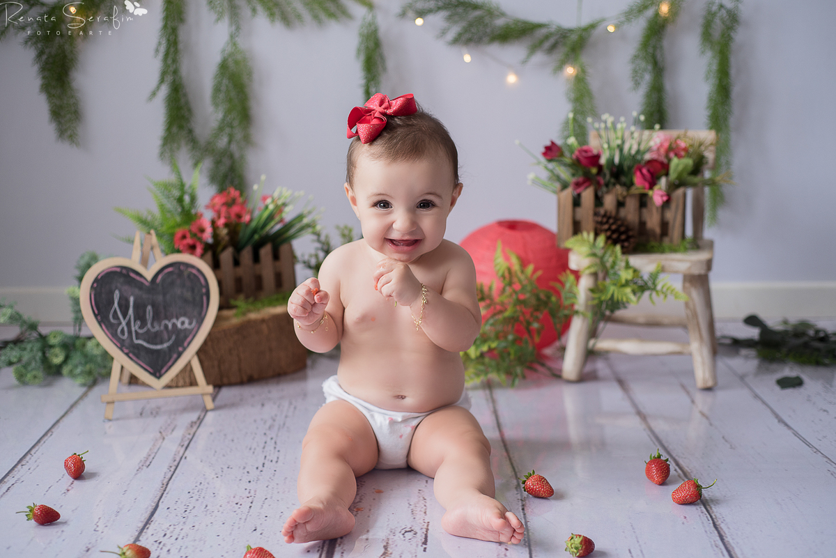 acompanhamento de bebe, bariri, bebe bauru, bebe come morango, book de bebe, book de familia, dois corregos, ensaio de bebe, estudio em jau, estudio fotografico em jau, fotografia de bebe em jau, fotografo em jau, introdução alimentar, mill bath, morangos