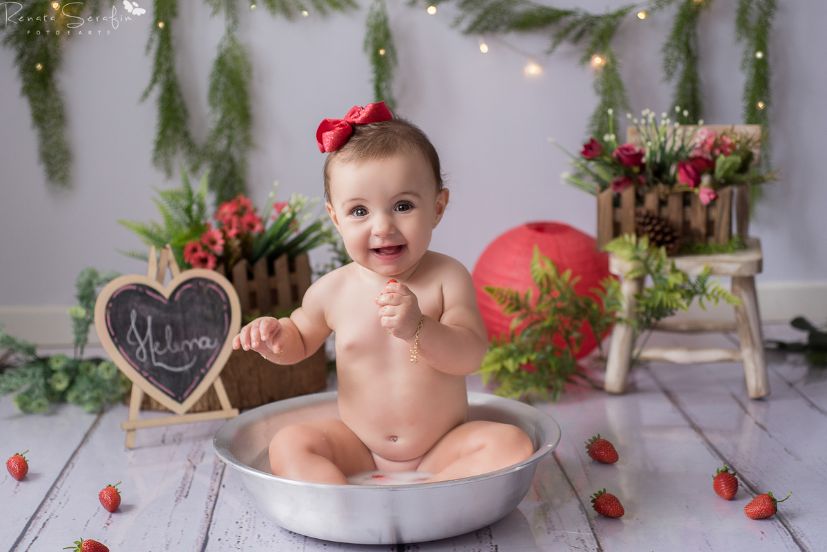 acompanhamento de bebe, bariri, bebe bauru, bebe come morango, book de bebe, book de familia, dois corregos, ensaio de bebe, estudio em jau, estudio fotografico em jau, fotografia de bebe em jau, fotografo em jau, introdução alimentar, mill bath, morangos
