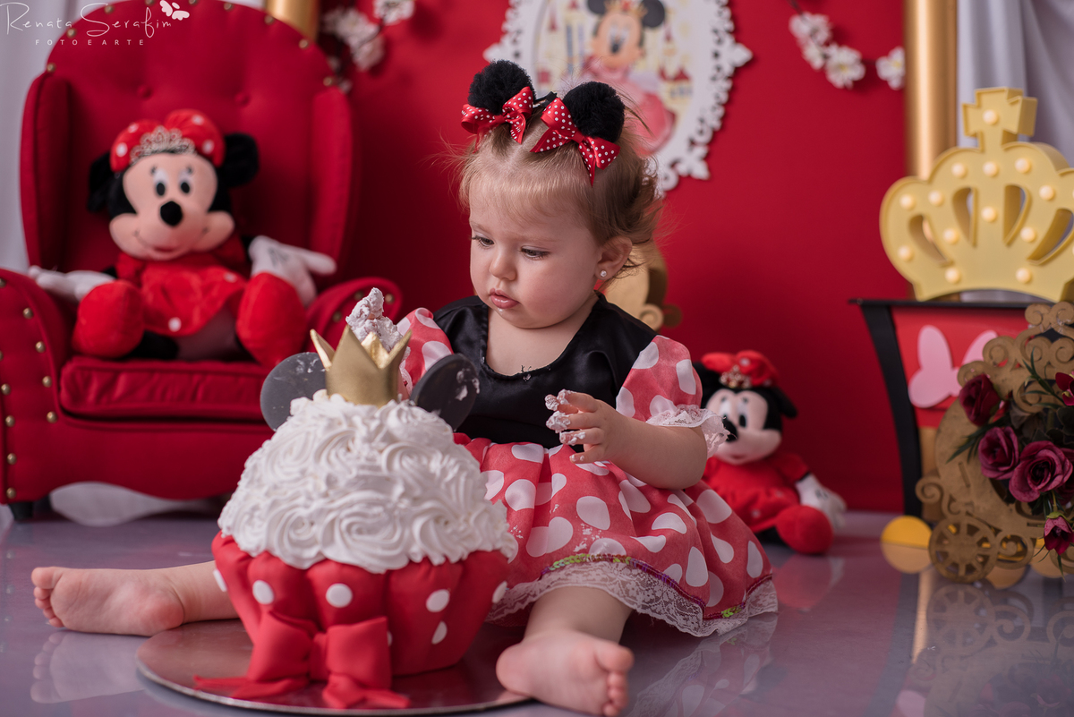 book infantil, cake smash minnie, cenario para fotos, festa da minnie, festa de menina, festa realeza, fotografo em jau, inpirações, mae de menina, meleca no bolo, minnie rosa, realeza, renata serafim, salao de festas em jau, sessão infantil, smash cake