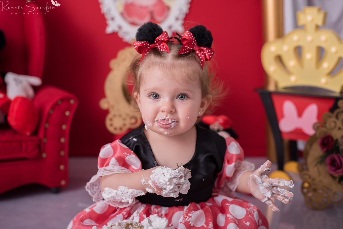 book infantil, cake smash minnie, cenario para fotos, festa da minnie, festa de menina, festa realeza, fotografo em jau, inpirações, mae de menina, meleca no bolo, minnie rosa, realeza, renata serafim, salao de festas em jau, sessão infantil, smash cake