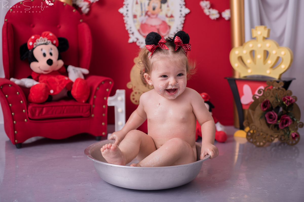 book infantil, cake smash minnie, cenario para fotos, festa da minnie, festa de menina, festa realeza, fotografo em jau, inpirações, mae de menina, meleca no bolo, minnie rosa, realeza, renata serafim, salao de festas em jau, sessão infantil, smash cake