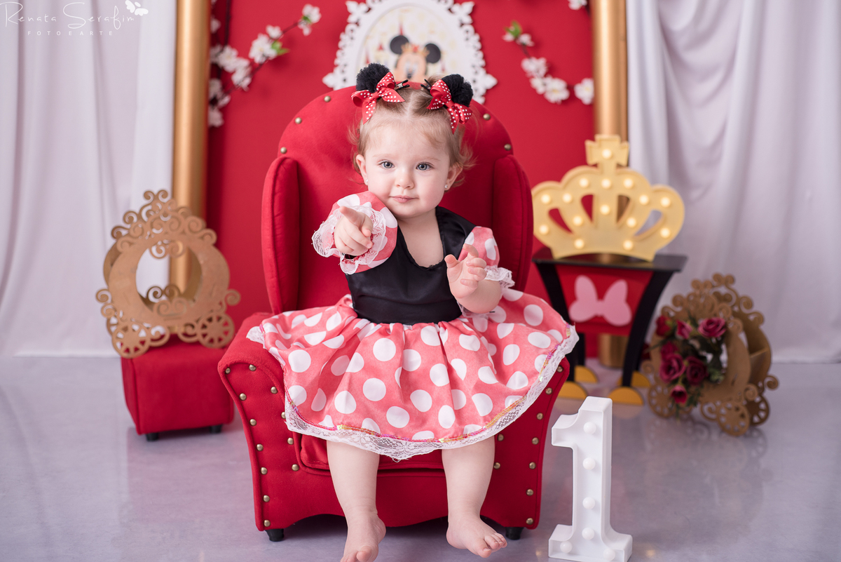 book infantil, cake smash minnie, cenario para fotos, festa da minnie, festa de menina, festa realeza, fotografo em jau, inpirações, mae de menina, meleca no bolo, minnie rosa, realeza, renata serafim, salao de festas em jau, sessão infantil, smash cake
