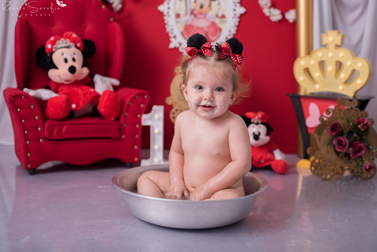 book infantil, cake smash minnie, cenario para fotos, festa da minnie, festa de menina, festa realeza, fotografo em jau, inpirações, mae de menina, meleca no bolo, minnie rosa, realeza, renata serafim, salao de festas em jau, sessão infantil, smash cake