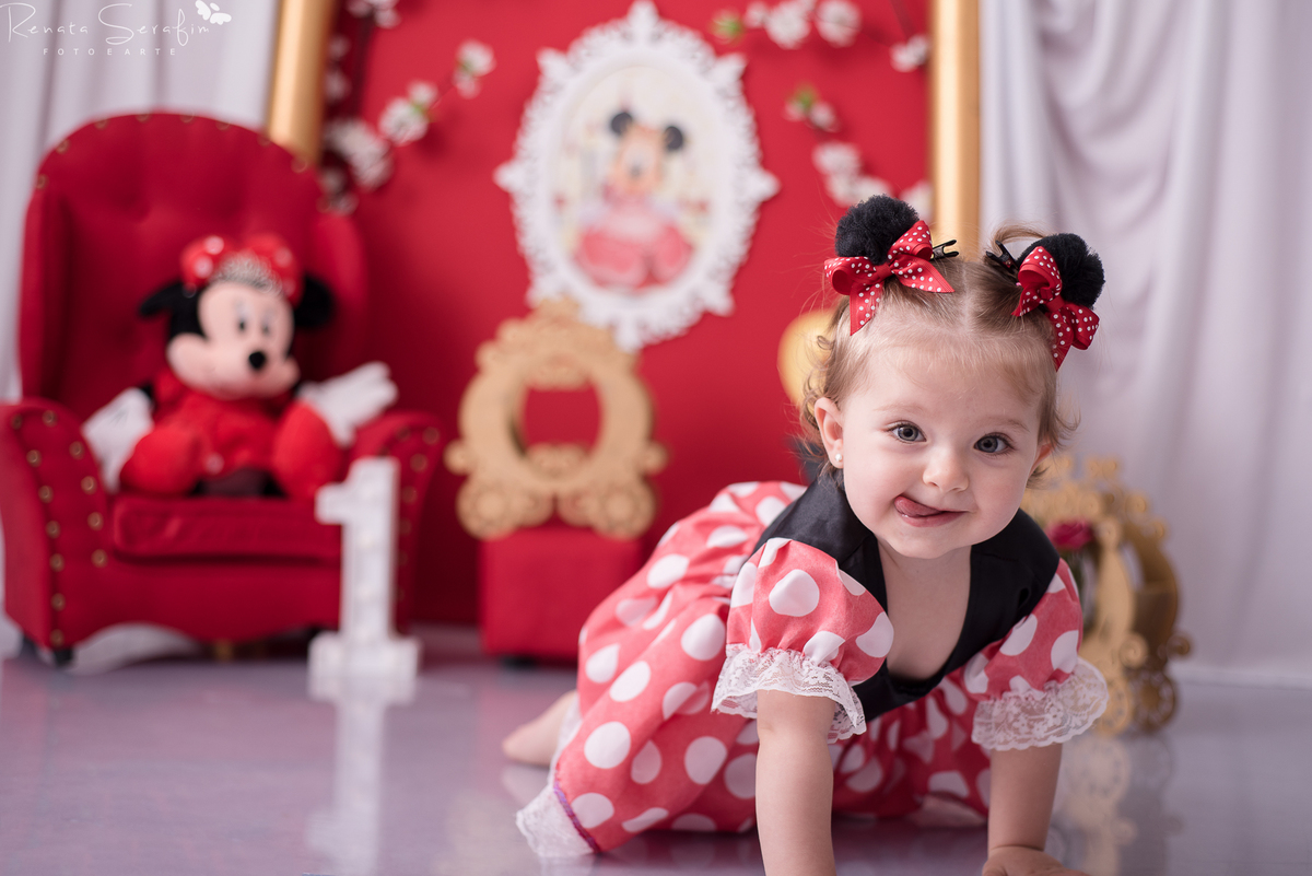 book infantil, cake smash minnie, cenario para fotos, festa da minnie, festa de menina, festa realeza, fotografo em jau, inpirações, mae de menina, meleca no bolo, minnie rosa, realeza, renata serafim, salao de festas em jau, sessão infantil, smash cake