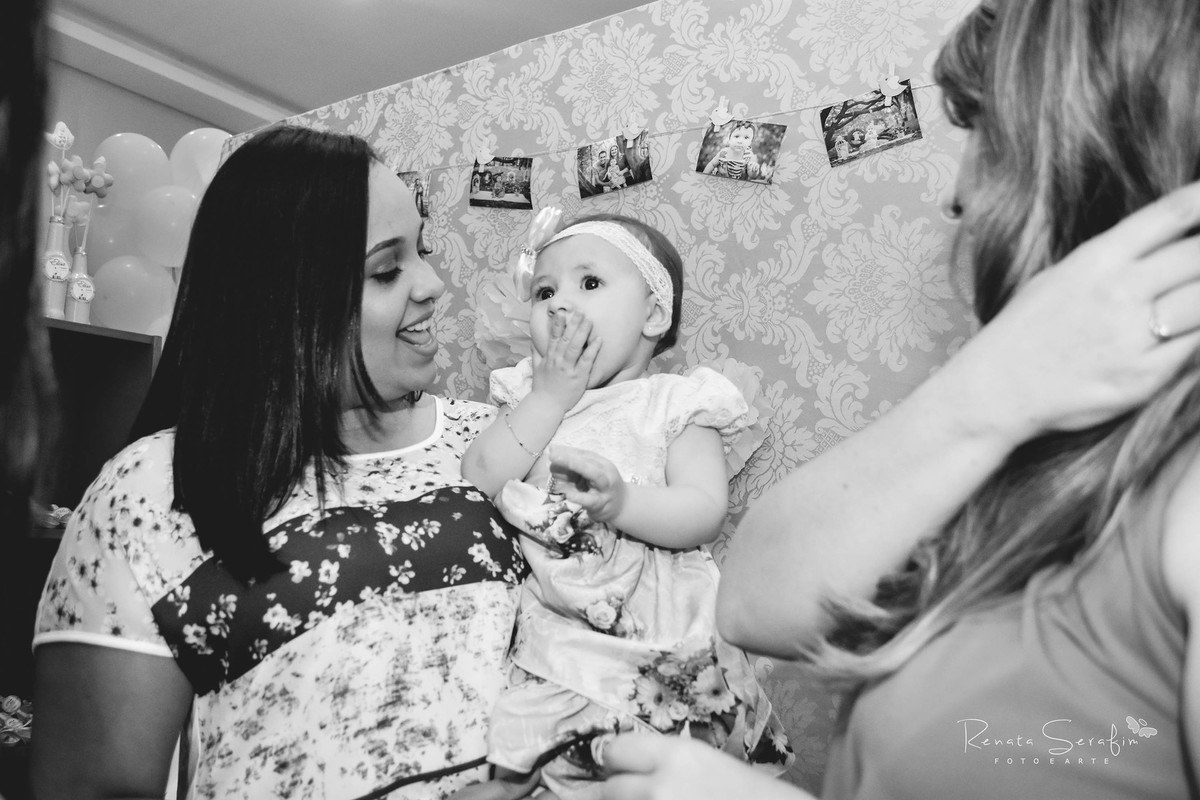 elisa comeu mamão durante sua festa