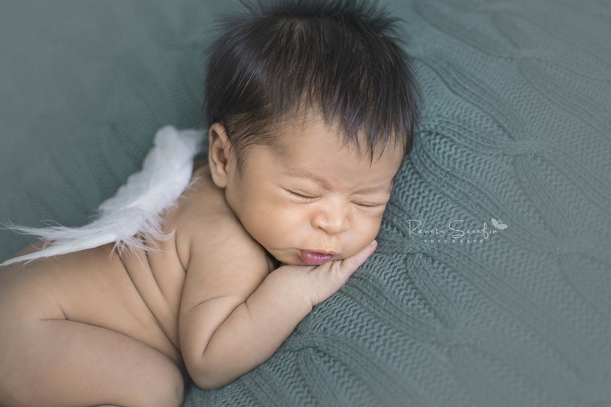 bebe com asas de anjo