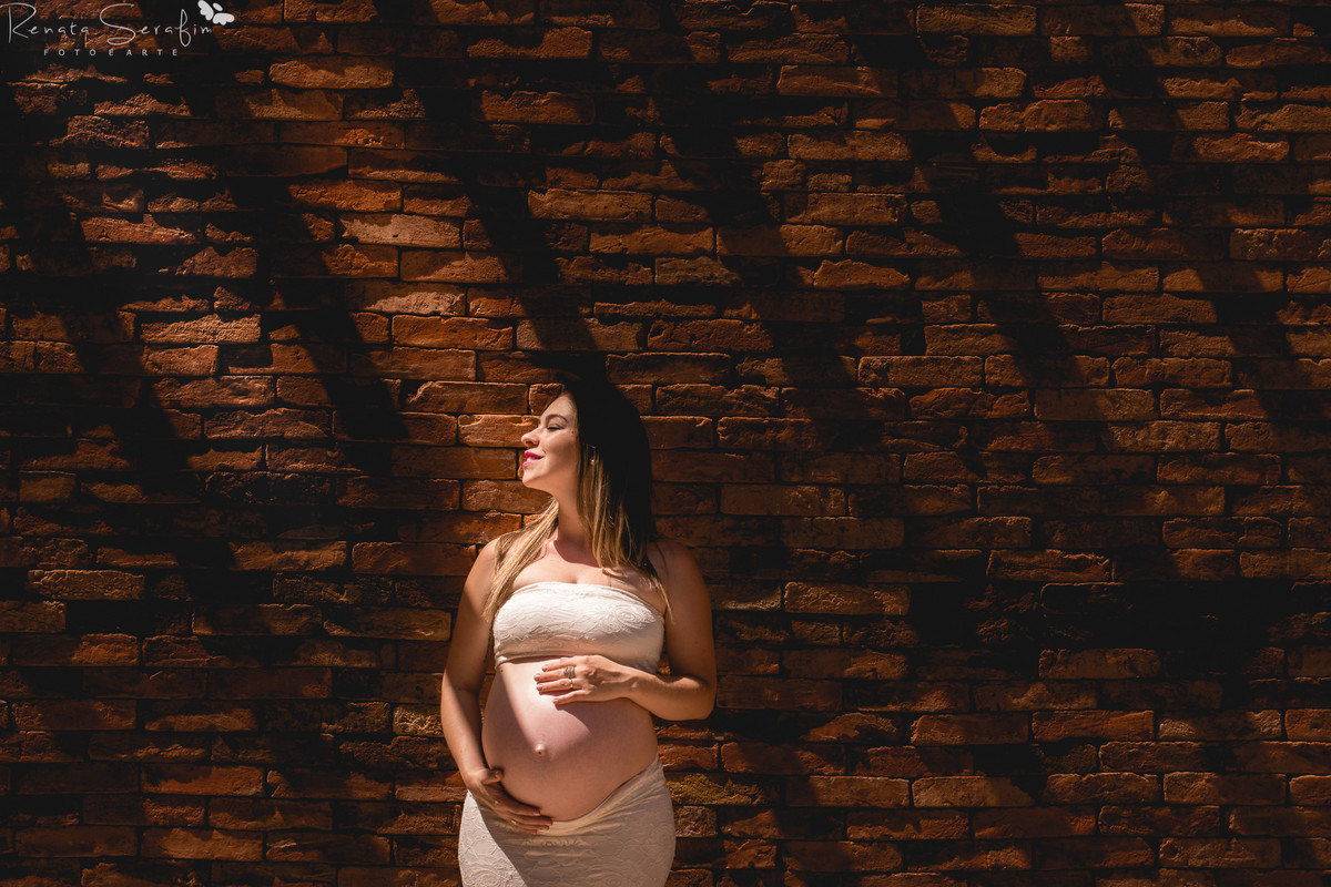 em uma linda manhã Beatriz caminhava com sua filha no ventre