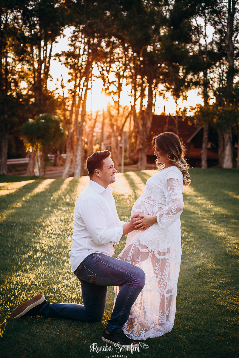 ensaio fotografico de gestante no por do 
sol, ensaio gestante externo jau, ensaio Gestante Pederneiras e Bauru e região, fotografa de gestante jau e região, fotografia de gestante, fotos barriga, fotos gestante, mãe de menina