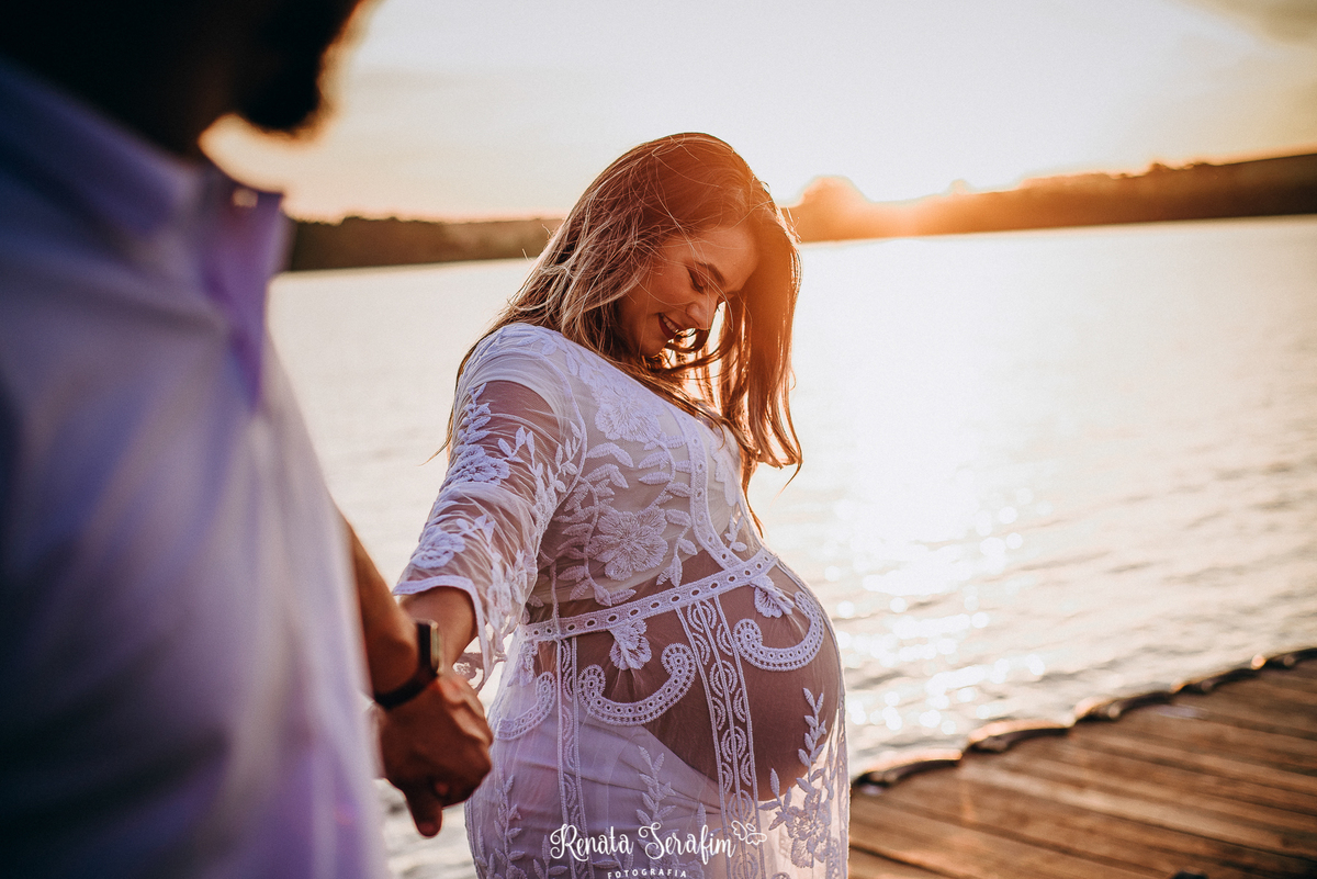 ensaio fotografico de gestante no por do 
sol, ensaio gestante externo jau, ensaio Gestante Pederneiras e Bauru e região, fotografa de gestante jau e região, fotografia de gestante, fotos barriga, fotos gestante, mãe de menina