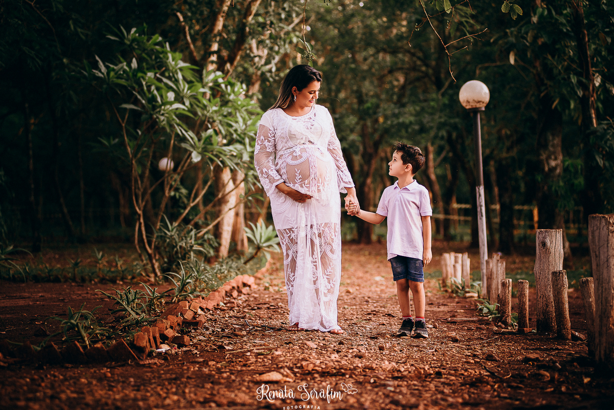 ensaio fotografico de gestante no por do 
sol, ensaio gestante externo jau, ensaio Gestante Pederneiras e Bauru e região, fotografa de gestante jau e região, fotografia de gestante, fotos barriga, fotos gestante, mãe de menina