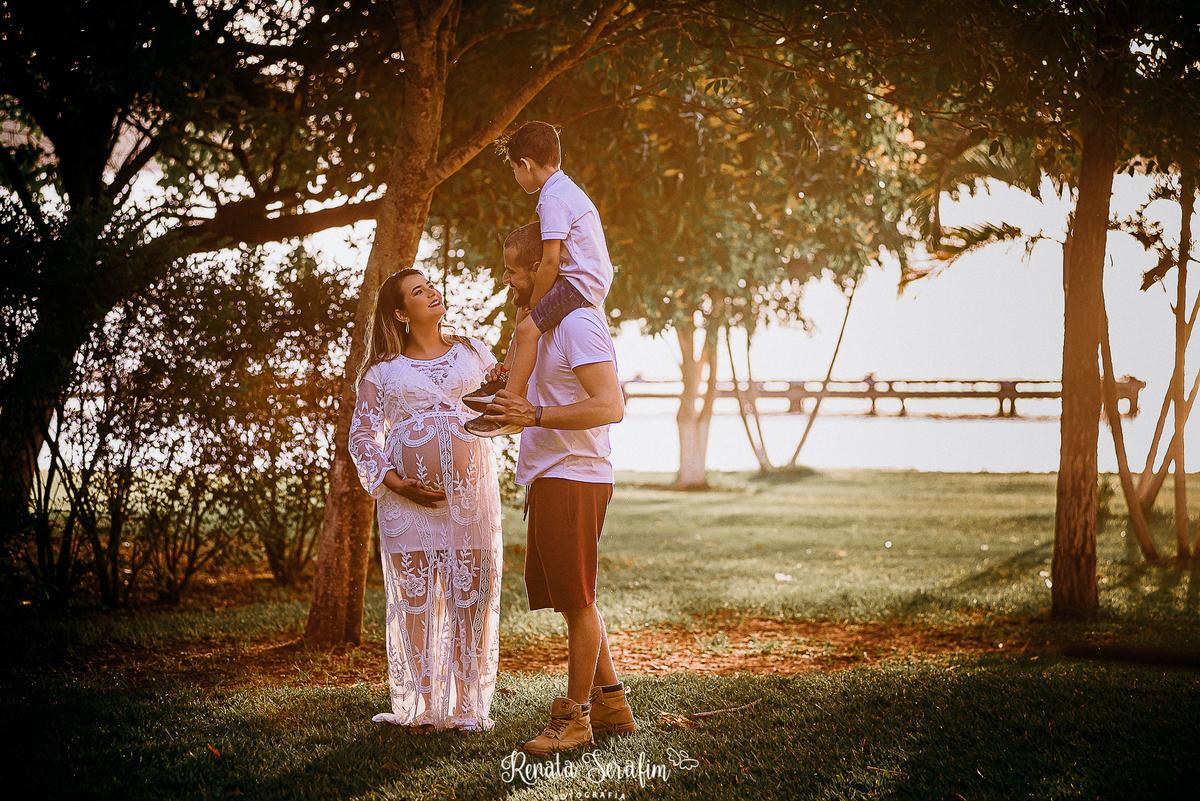 ensaio fotografico de gestante no por do 
sol, ensaio gestante externo jau, ensaio Gestante Pederneiras e Bauru e região, fotografa de gestante jau e região, fotografia de gestante, fotos barriga, fotos gestante, mãe de menina