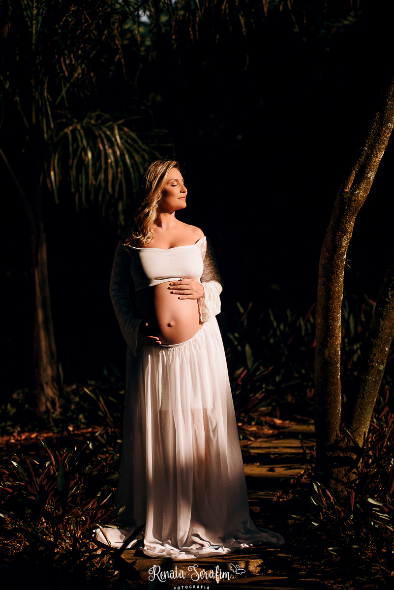 ensaio fotografico de gestante no por do 
sol, ensaio gestante externo jau, ensaio Gestante Pederneiras e Bauru e região, fotografia de gestante, fotos de barriga, fotos gestante, gestante jau e região, mãe de menina