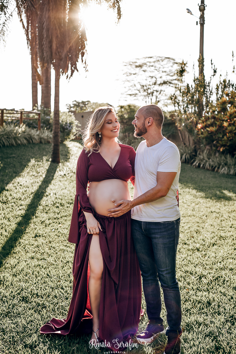 ensaio fotografico de gestante no por do 
sol, ensaio gestante externo jau, ensaio Gestante Pederneiras e Bauru e região, fotografia de gestante, fotos de barriga, fotos gestante, gestante jau e região, mãe de menina