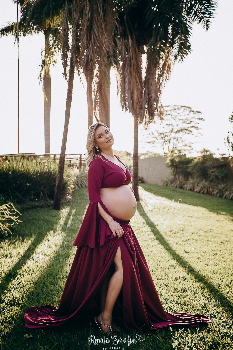 ensaio fotografico de gestante no por do 
sol, ensaio gestante externo jau, ensaio Gestante Pederneiras e Bauru e região, fotografia de gestante, fotos de barriga, fotos gestante, gestante jau e região, mãe de menina