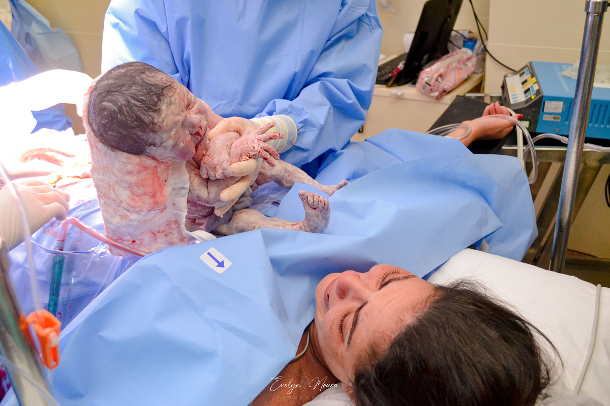 Fotografia de Parto - Newborn - Evelyn Moura Fotografia em Niterói, Rio de Janeiro - ensaio infantil - newborn de recém nascido