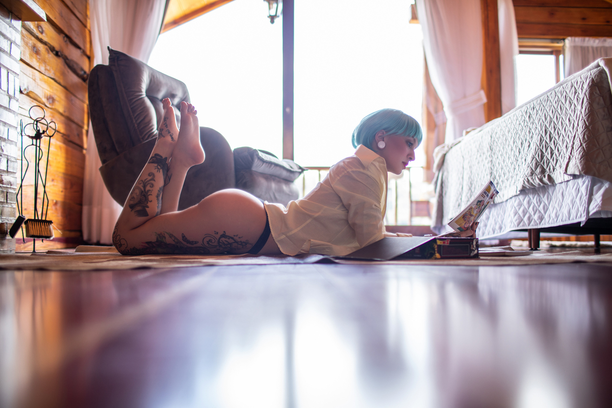 Ensaio boudoir da Bulma Briefs do Dragon Ball Z em chalé em Gramado - RS feito pelo fotógrafo Rafael Ohana