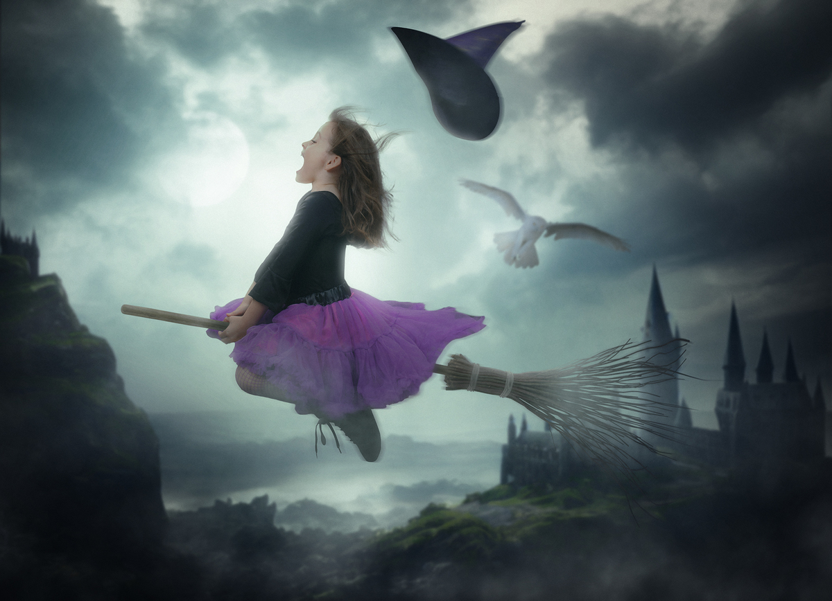 Ensaio temático infantil com temática de bruxa. Ensaio feito pelo fotografo profissional Rafael Ohana em Brasília-DF