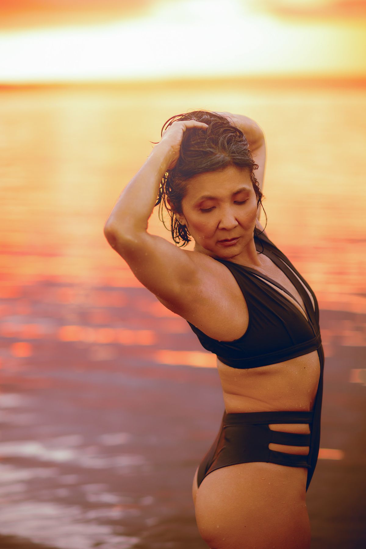Ensaio sensual ao ar livre no Lago Paranoá ao por do sol. Ensaio feito pelo fotógrafo de ensaios femininos Rafael Ohana em Brasília-DF