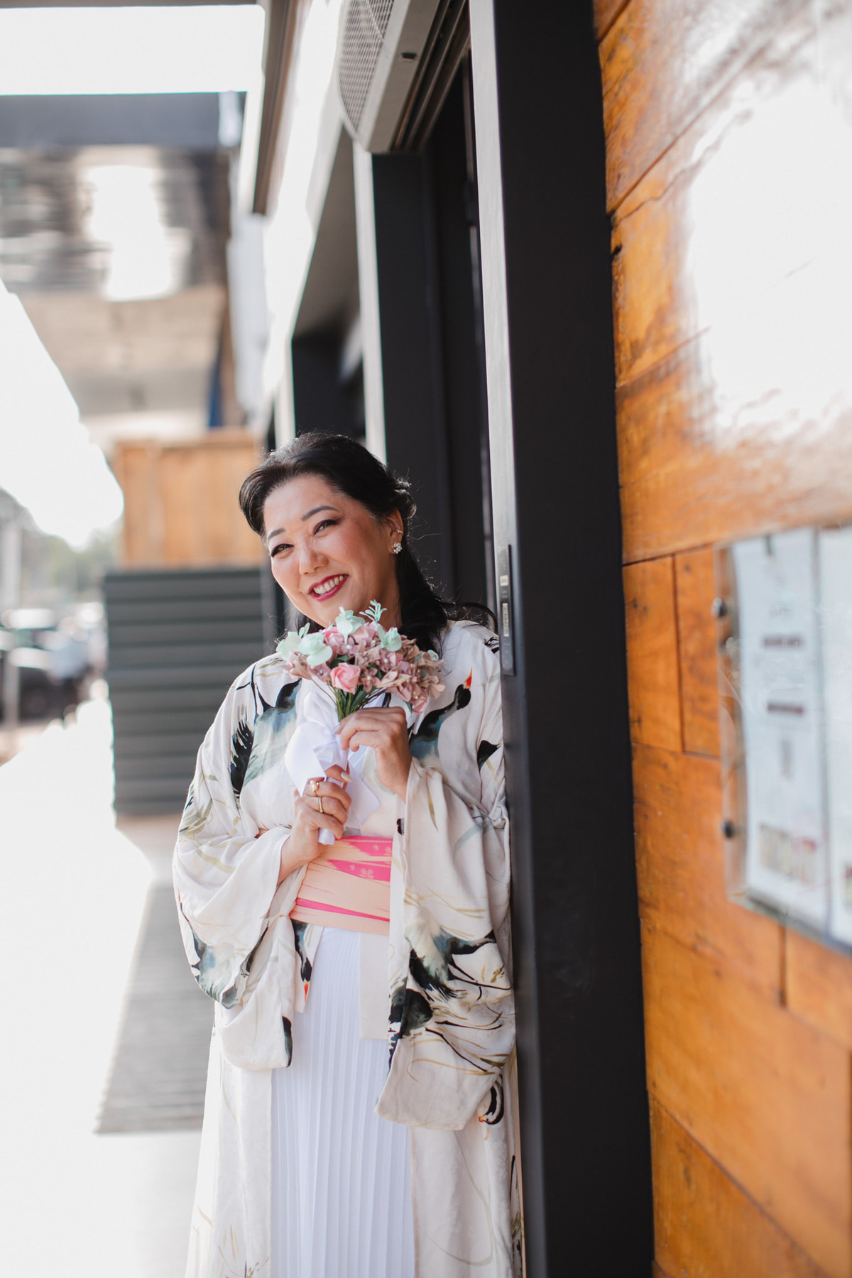 Noiva japonsesa com buquê de Tsurus. Foto feita pelo fotógrafo de casamento Rafael Ohana em Brasília
