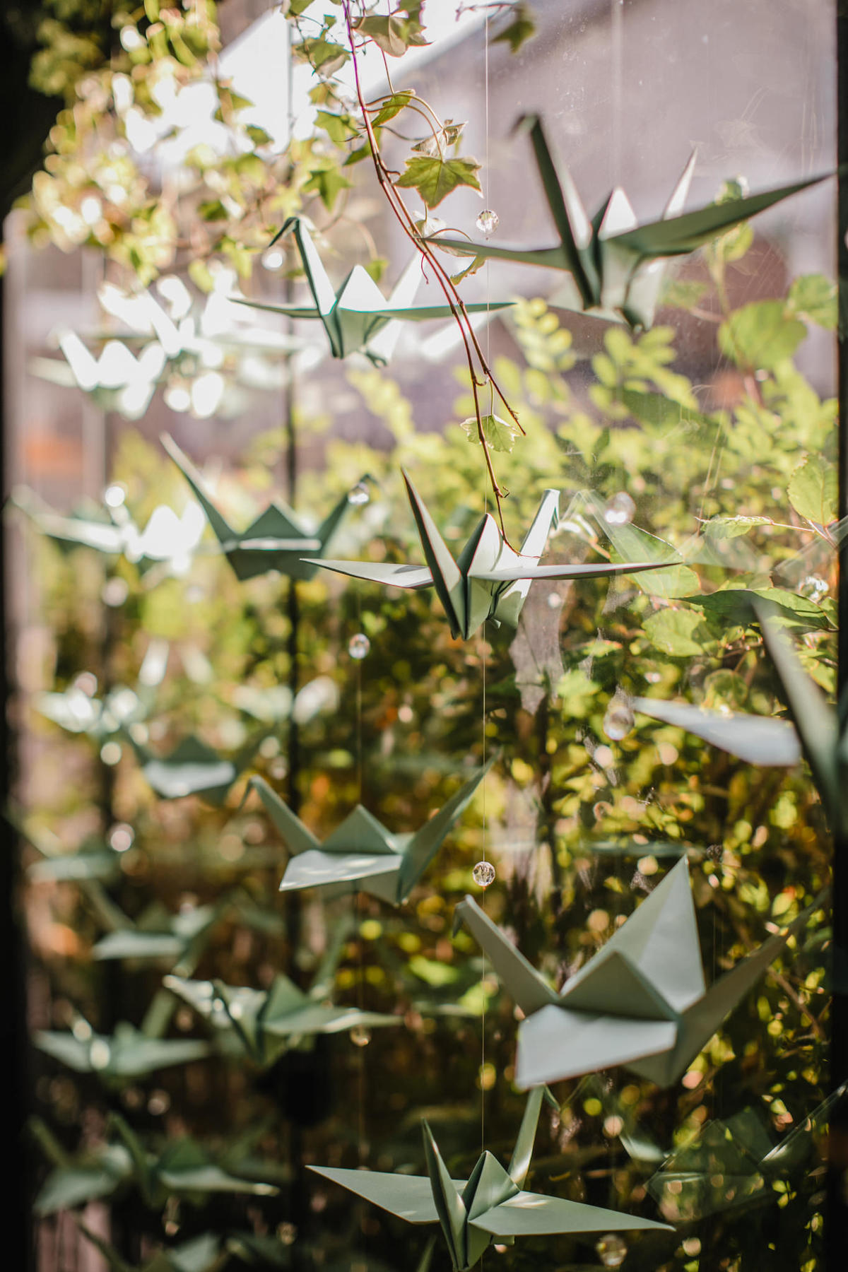 Decoração de Tsurus em casamento. Foto feita pelo fotógrafo de casamento Rafael Ohana em Brasília