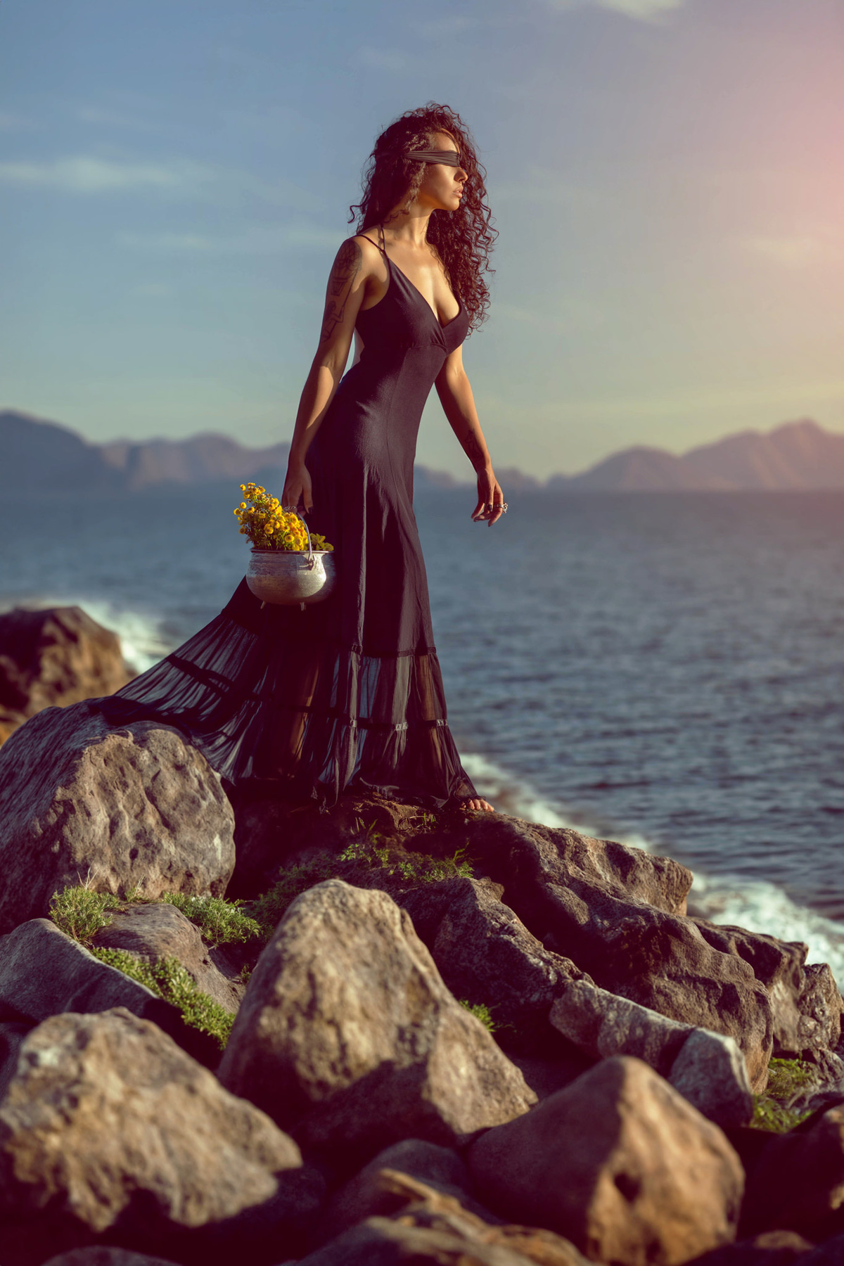 Ensaio feminino na beira do lago. Foto feita pelo melhor fotógrafo de ensaios femininos em Brasília, Rafael Ohana
