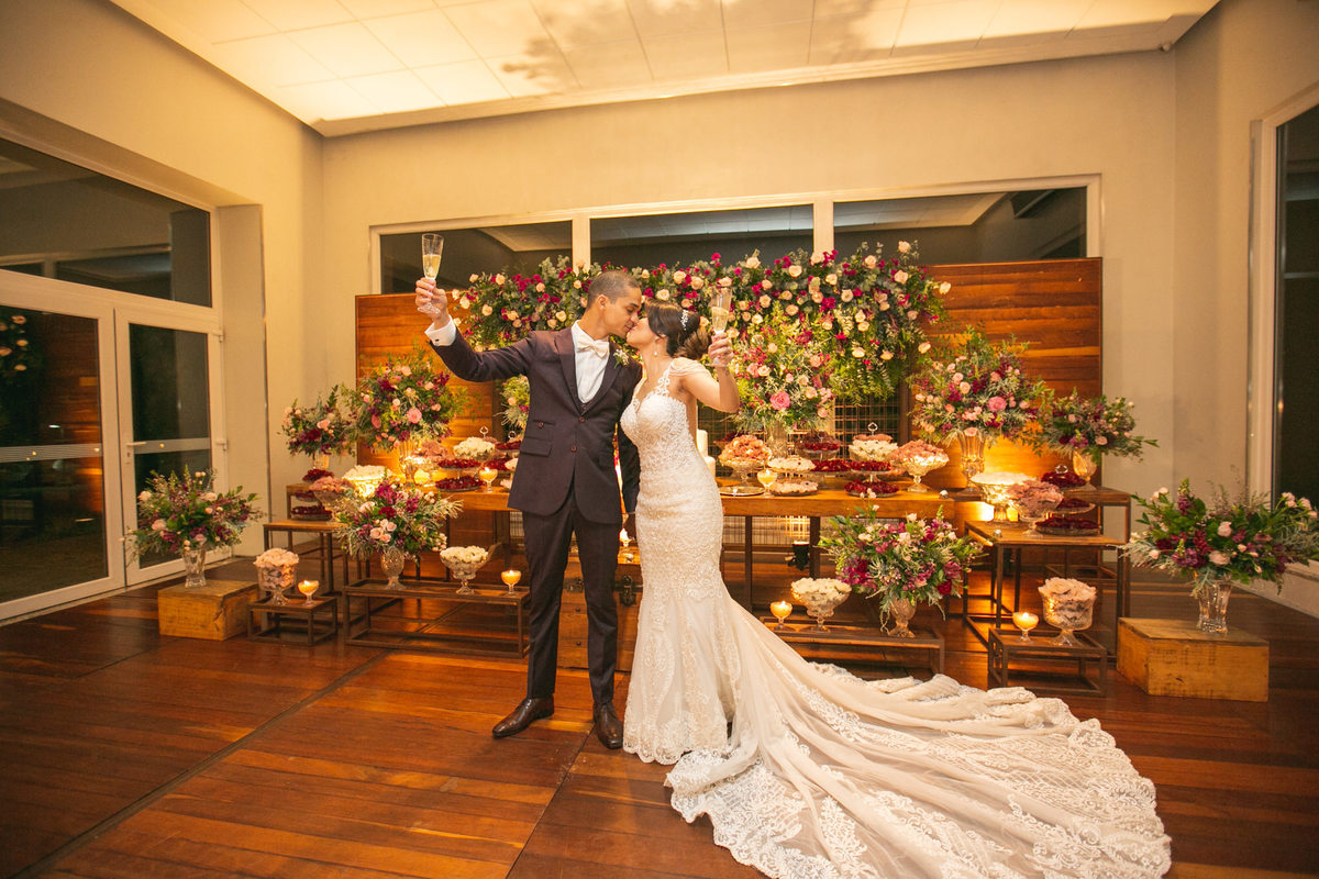 Noivos brindando Crédito: Fotografo de casamento Rafael Ohana em Brasília