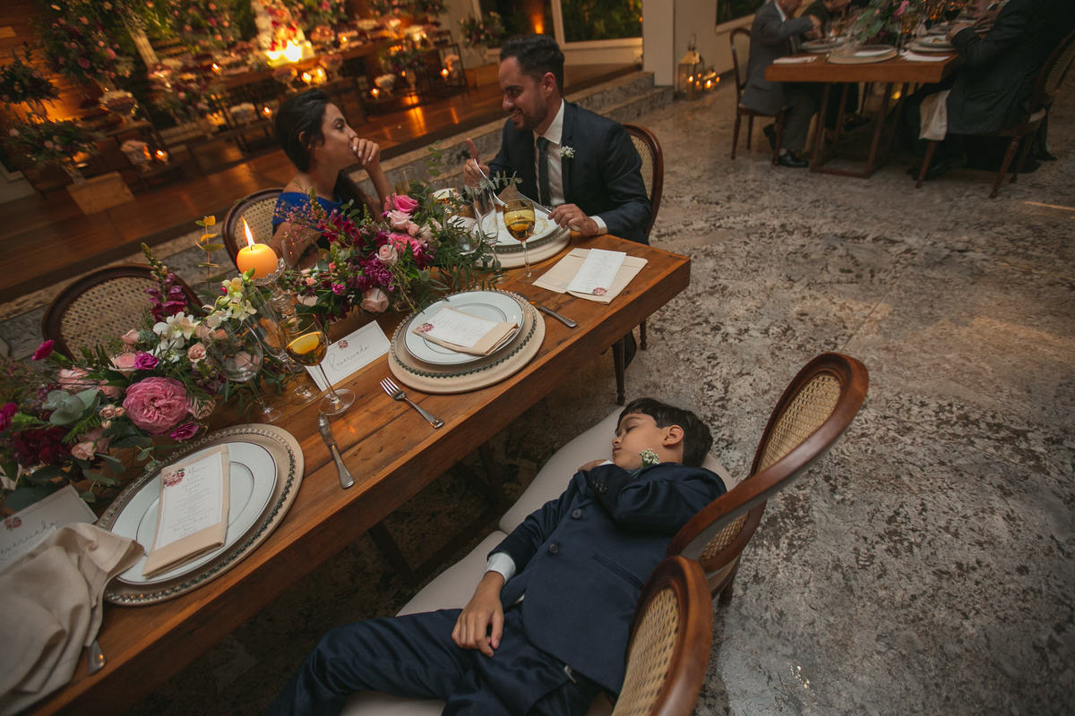criança dormindo em casamento Crédito: Fotografo de casamento Rafael Ohana em Brasília