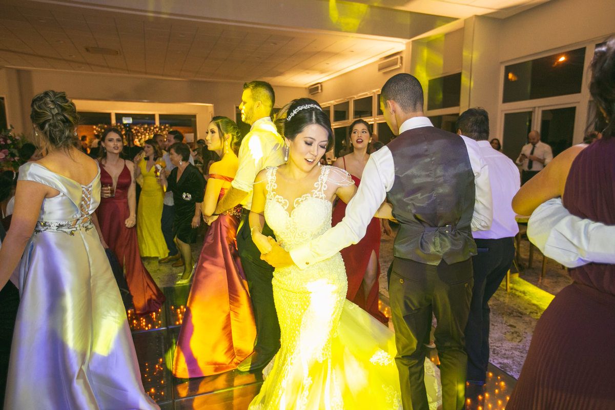 noivos dançando na recepção Crédito: Fotografo de casamento Rafael Ohana em Brasília