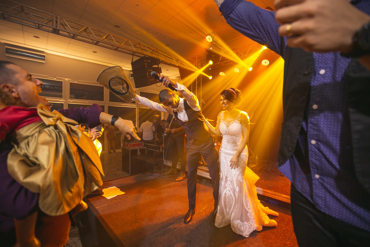 noivos cantando juntos Crédito: Fotografo de casamento Rafael Ohana em Brasília