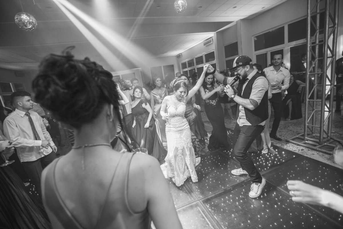 noiva dançando no casamento Crédito: Fotografo de casamento Rafael Ohana em Brasília