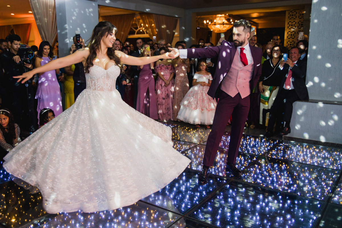 Dança dos noivos Casamento no espaço renascença em brasília Crédito: Fotógrafo de casamento Rafael Ohana feito em Brasília-DF