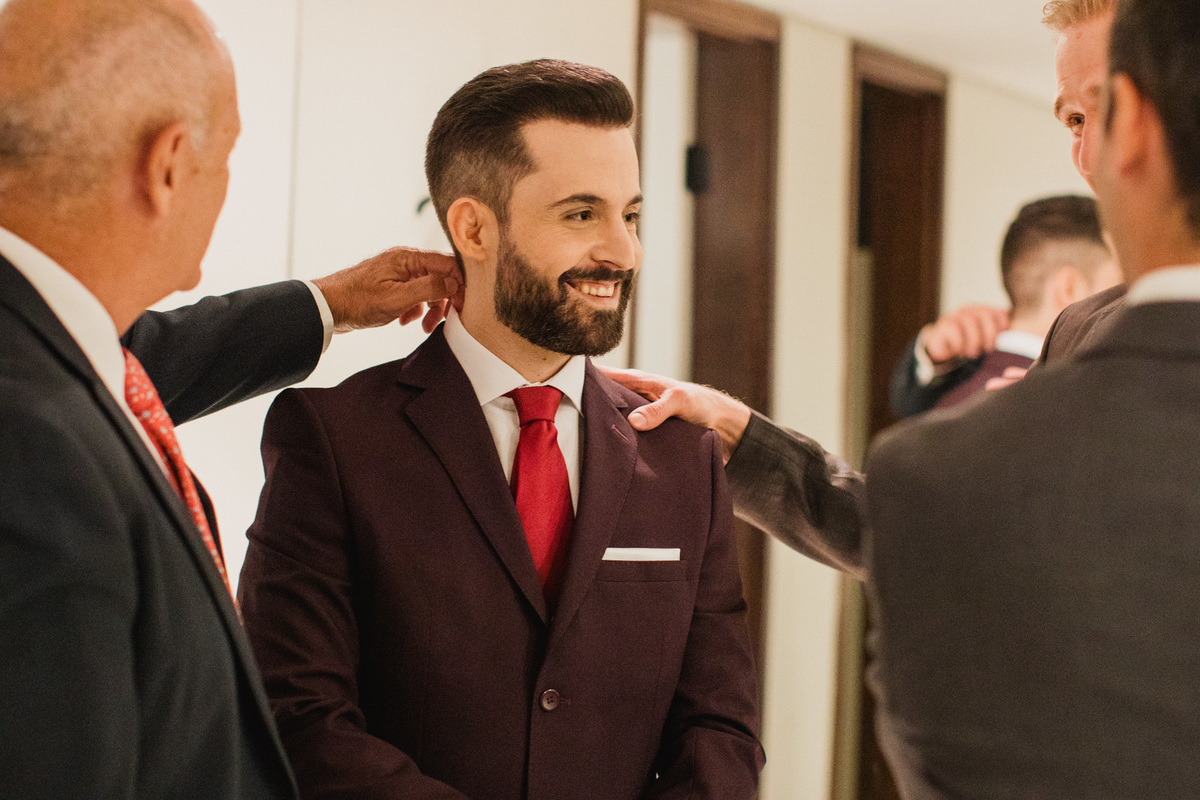 noivo feliz Crédito: Fotógrafo de casamento Rafael Ohana feito em Brasília-DF
