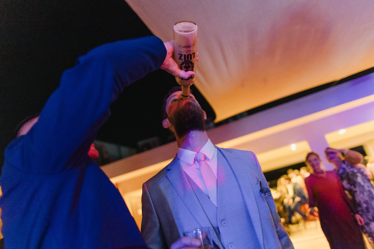 Festa de casamento na cobertura do Clube dos bombeiros em Brasília. Foto feita pelo fotógrafo de casamento Rafael Ohana em Brasília