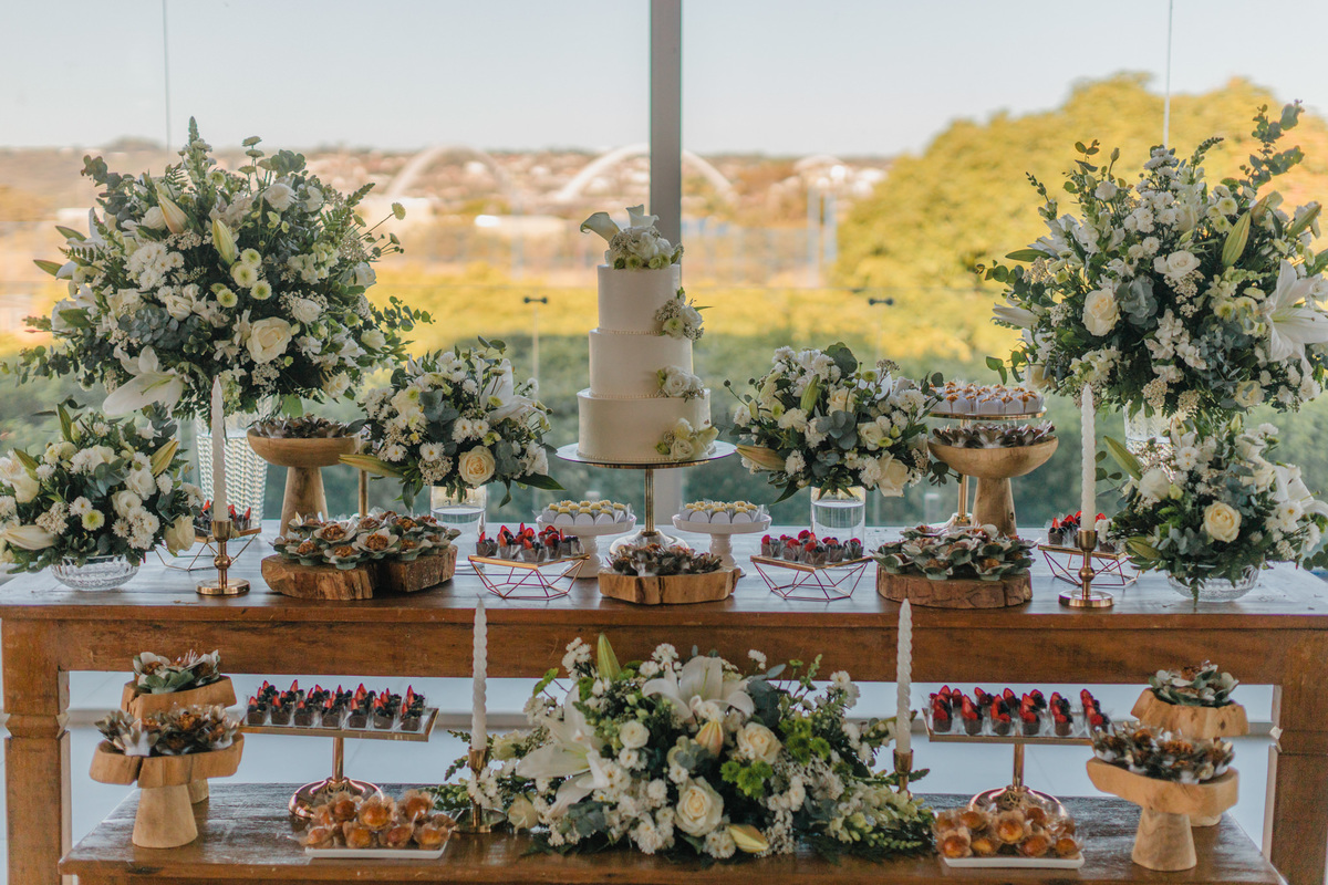 Mesa de bolo no Clube do Bombeiros em brasília. Foto feita pelo fotógrafo de casamento Rafael Ohana em Brasília