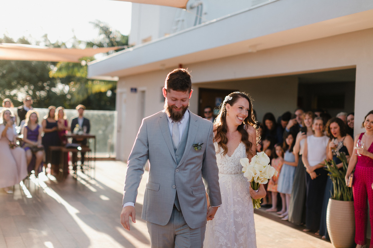 Noivos casamento no Clube dos bombeiros em Brasília. Foto feita pelo fotógrafo Rafael Ohana em Brasília