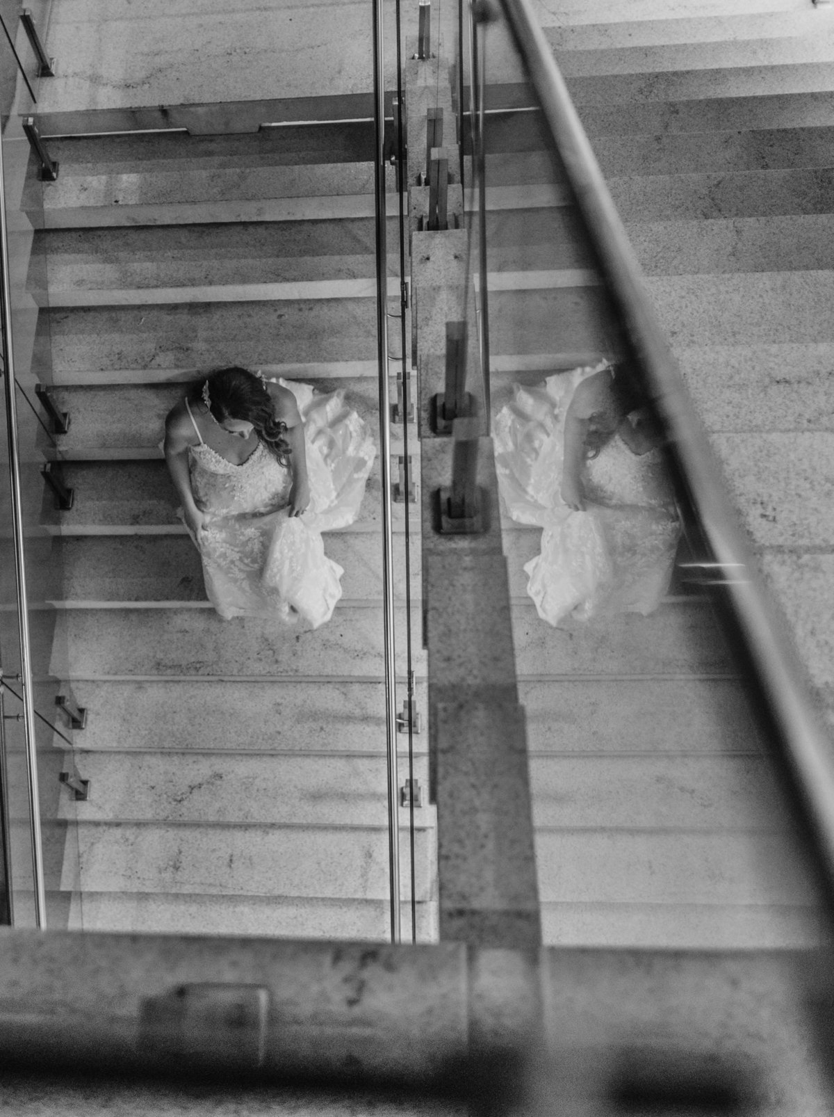 Noivos casamento no Clube dos bombeiros em Brasília. Foto feita pelo fotógrafo Rafael Ohana em Brasília