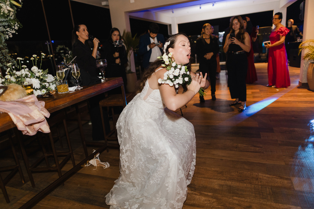 Noivos casamento no Clube dos bombeiros em Brasília. Foto feita pelo fotógrafo Rafael Ohana em Brasília