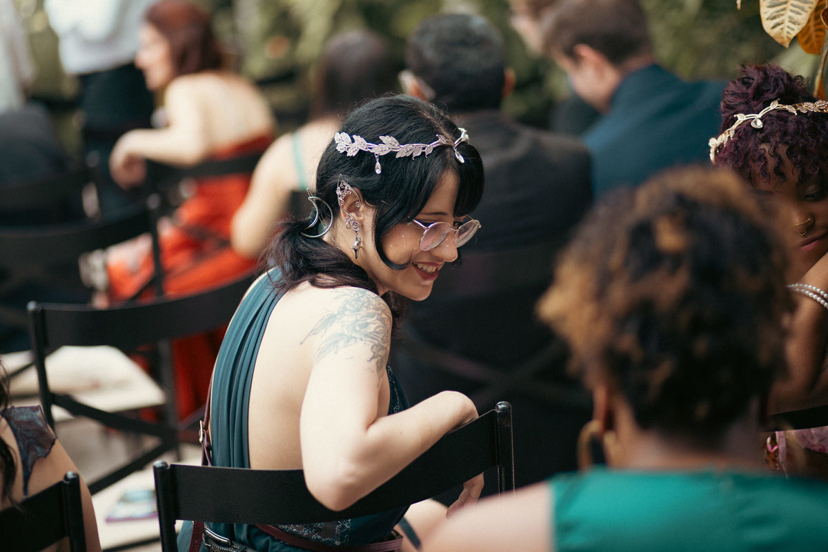 convidada elfa em casamento geek. Casamento geek feito pelo fotógrafo de casamento Rafael Ohana em Brasília