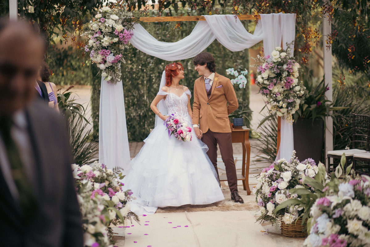 Casamento com noiva de cabelo vermelho. Casamento geek feito pelo fotógrafo de casamento Rafael Ohana em Brasília