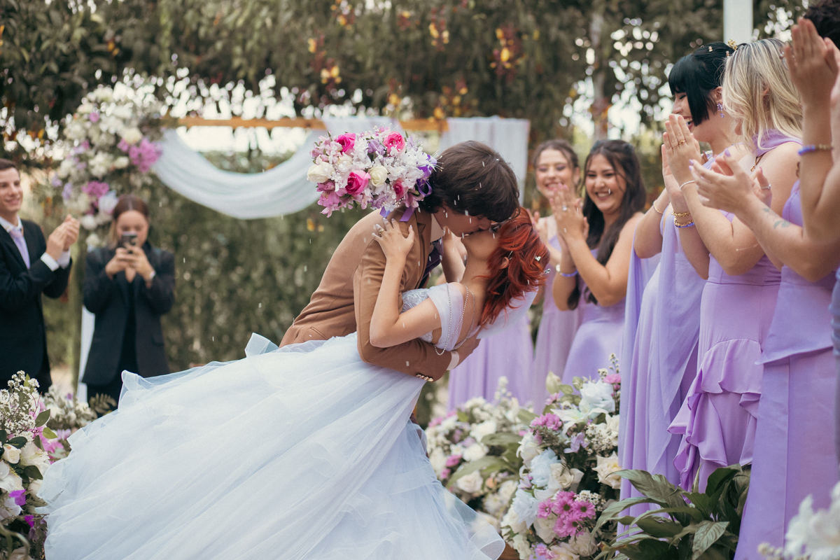 Beijo dos noivos. Casamento geek feito pelo fotógrafo de casamento Rafael Ohana em Brasília