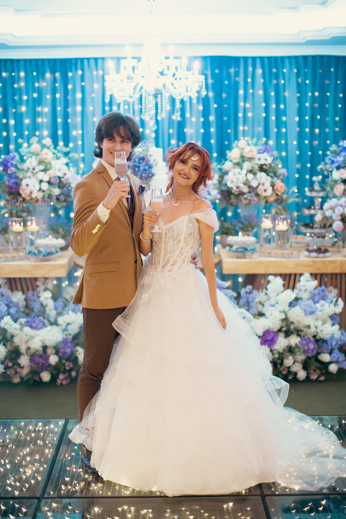 brinde dos noivos. Casamento geek feito pelo fotógrafo de casamento Rafael Ohana em Brasília